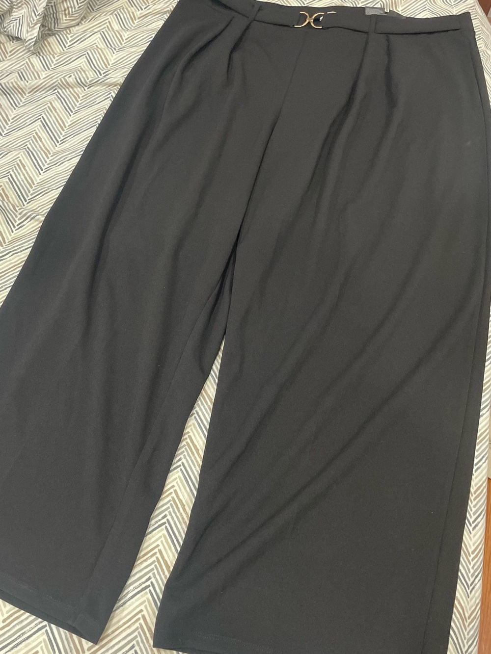 H&M Black Wide-Leg Cropped Dress Pants with Gold Buckle